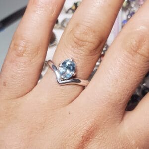 anillo de aguamarina
