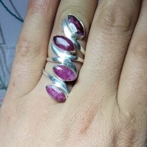 anillo rubí en plata