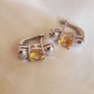 aretes de citrino